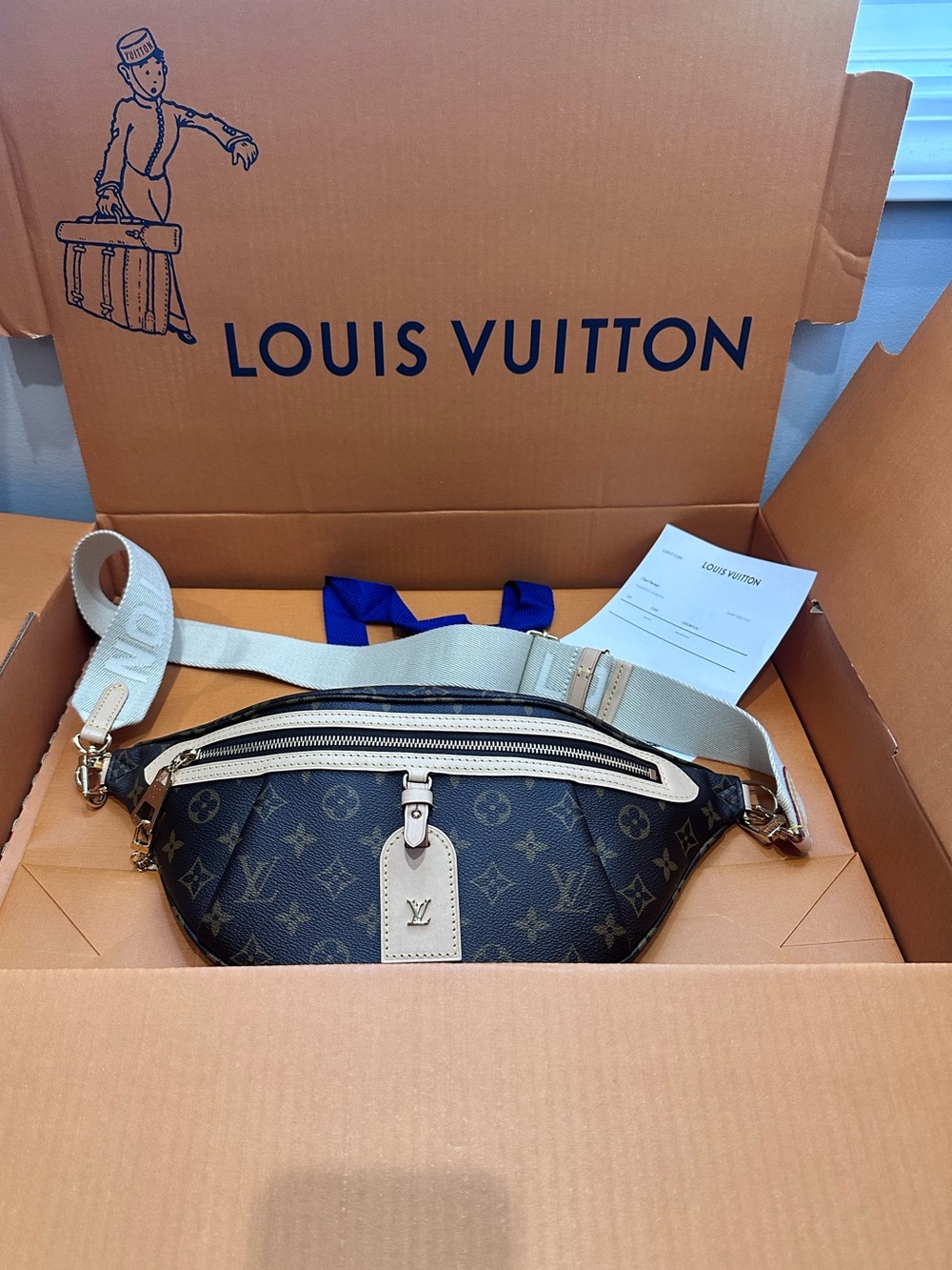 Louis Vuitton high rise crossbody monogram canvas strap excellent w/charm